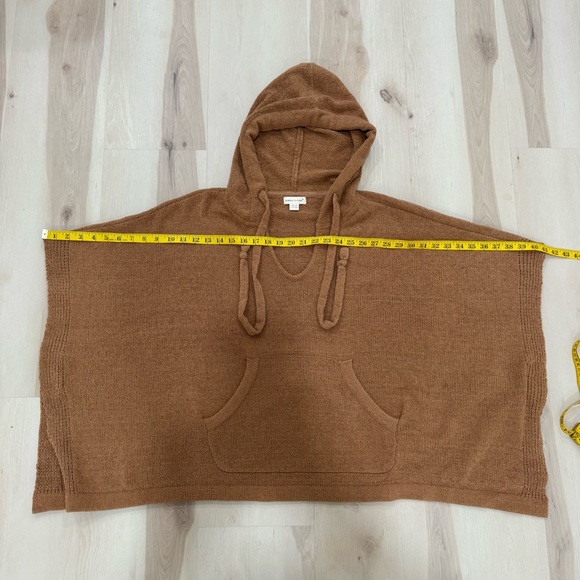 Sunday Citizen Nube Hooded Poncho Camel Tan Women's One Size Comfy Cozy Soft - Picture 9 of 13